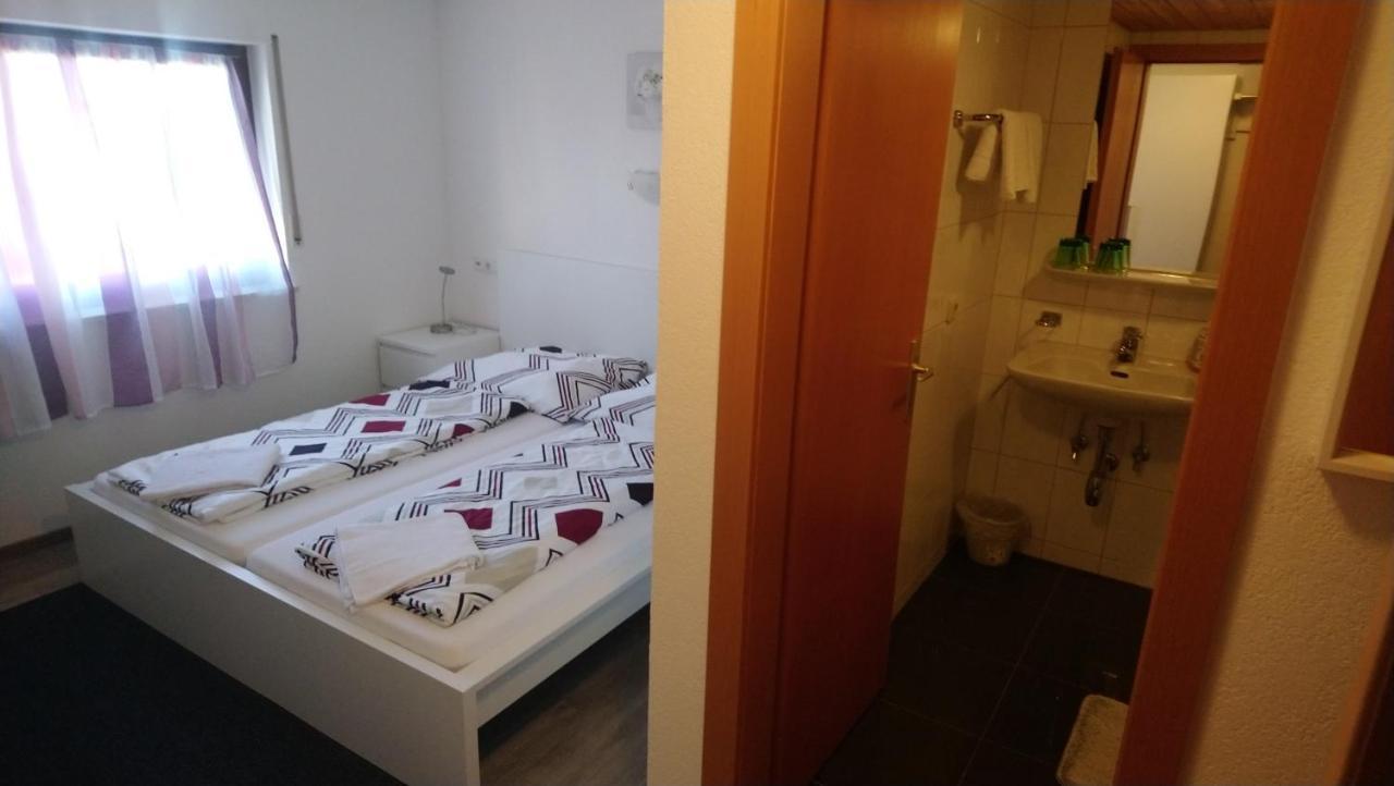 Ubersaxen Gasthaus Krone מראה חיצוני תמונה